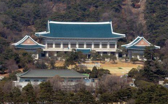 青瓦台遭检方搜查细节披露！与朴槿惠反应如出一辙 文在寅有麻烦了？